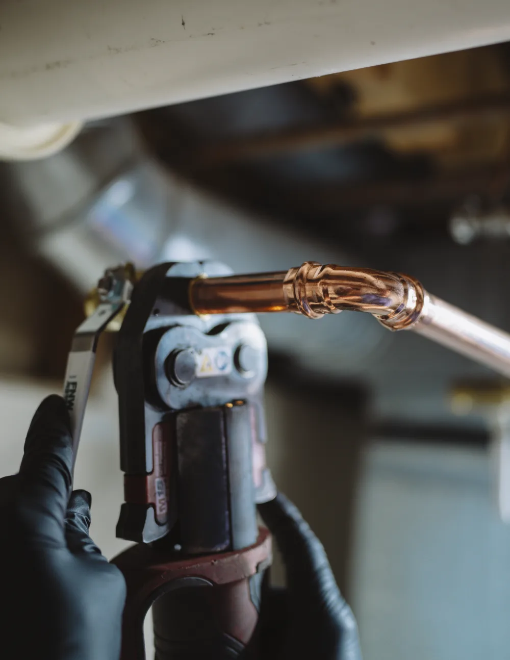 residential plumber working in the western chicago suburbs